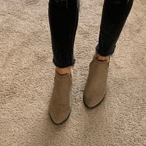 Steve Madden tan ankle boots